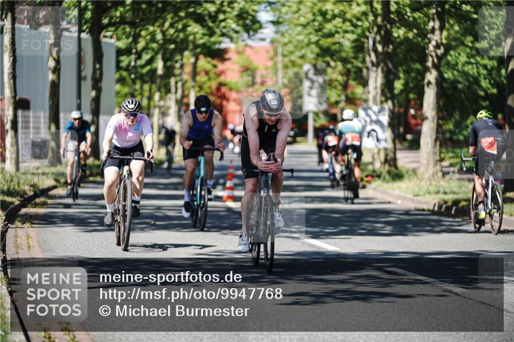 09.08.2026 - GEWOBA Citytriathlon Bremen Michael Burmester http://msf.ph/oto/9947768 09.08.2026 12:25:23 Radfahren 558, 774, 859, 936, 1010, 1106, 1121 meine-sportfotos.de