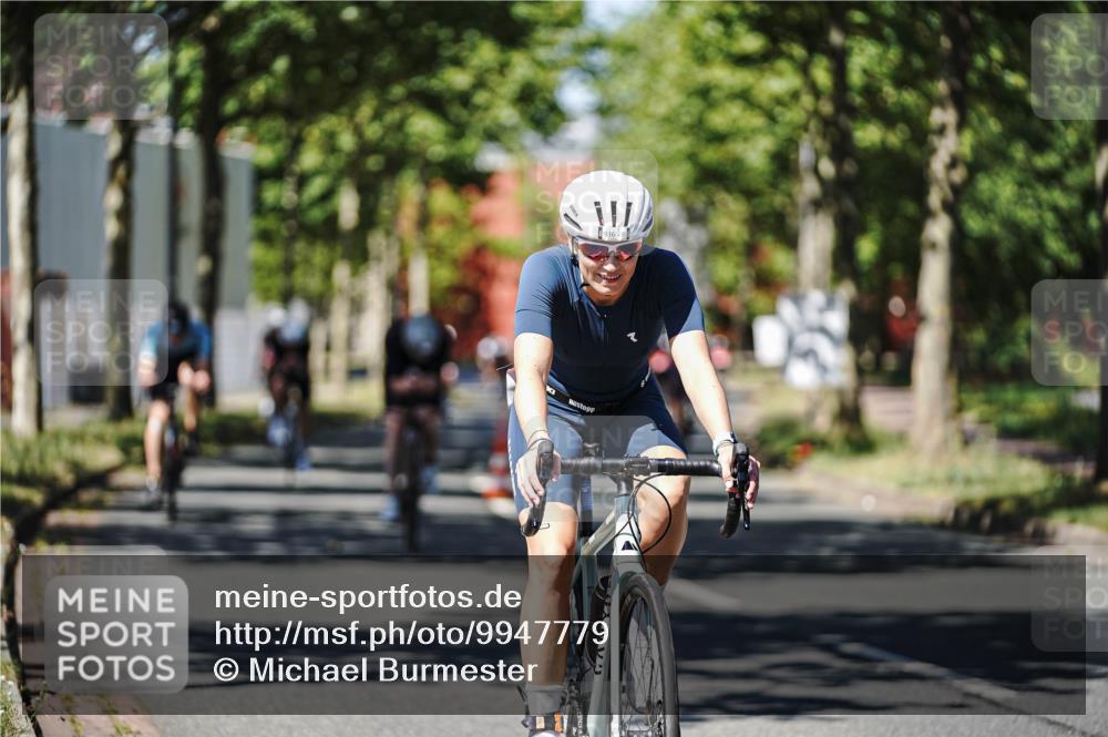 09.08.2026 - GEWOBA Citytriathlon Bremen Michael Burmester http://msf.ph/oto/9947779 09.08.2026 12:25:29 Radfahren 558, 649, 774, 936, 982, 1010, 1106, 1121, 1122 meine-sportfotos.de