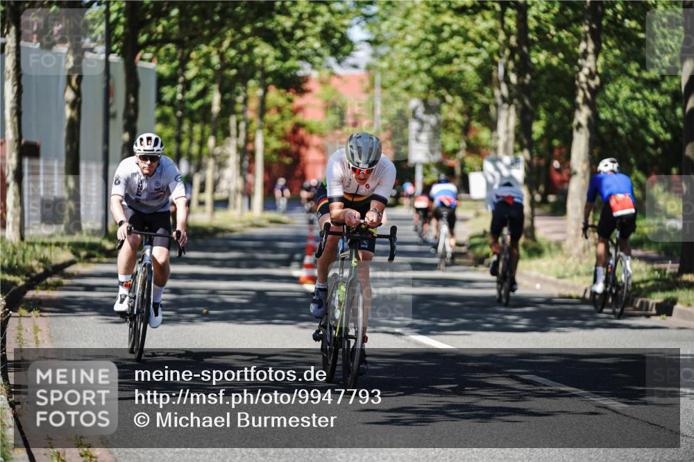 09.08.2026 - GEWOBA Citytriathlon Bremen Michael Burmester http://msf.ph/oto/9947793 09.08.2026 12:25:38 Radfahren 558, 649, 702, 718, 743, 774, 779, 789, 810, 848, 936, 982, 1010, 1122, 1125 meine-sportfotos.de