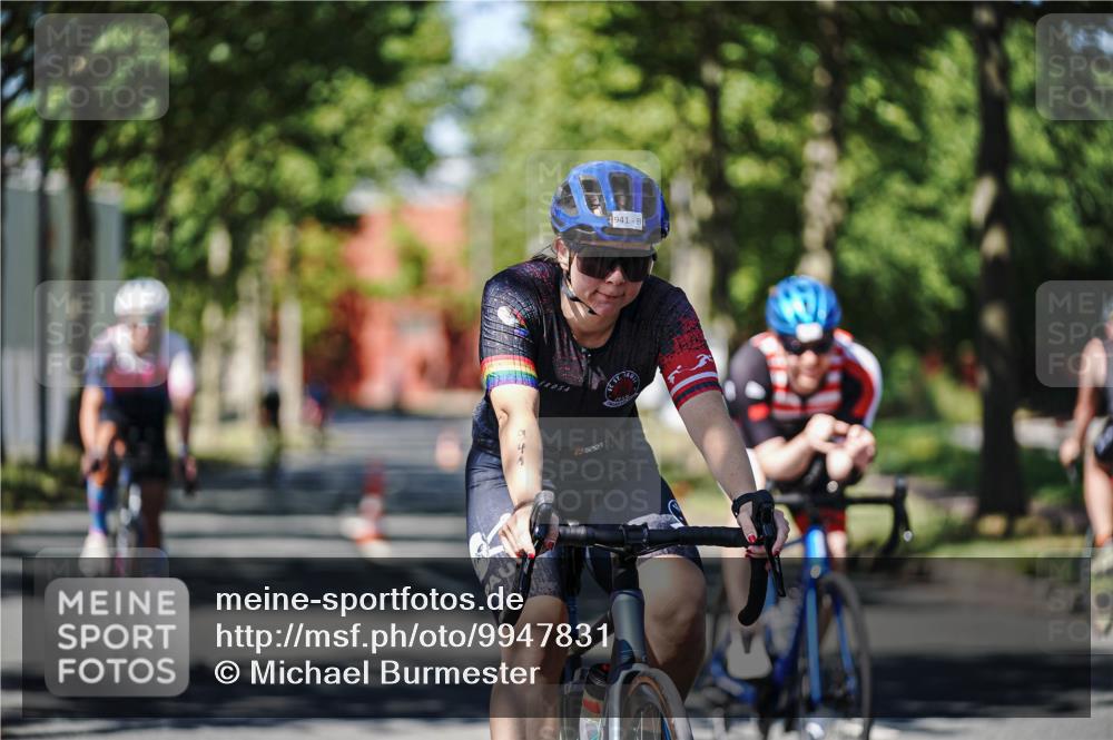 09.08.2026 - GEWOBA Citytriathlon Bremen Michael Burmester http://msf.ph/oto/9947831 09.08.2026 12:26:05 Radfahren 543, 635, 643, 700, 738, 740, 797, 913, 927, 941, 942, 957, 989, 997 meine-sportfotos.de