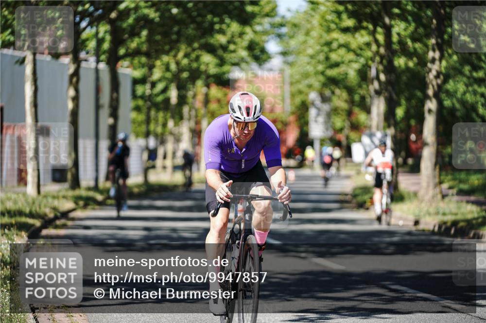 09.08.2026 - GEWOBA Citytriathlon Bremen Michael Burmester http://msf.ph/oto/9947857 09.08.2026 12:26:26 Radfahren 621, 674, 766, 842, 908, 985, 1127 meine-sportfotos.de