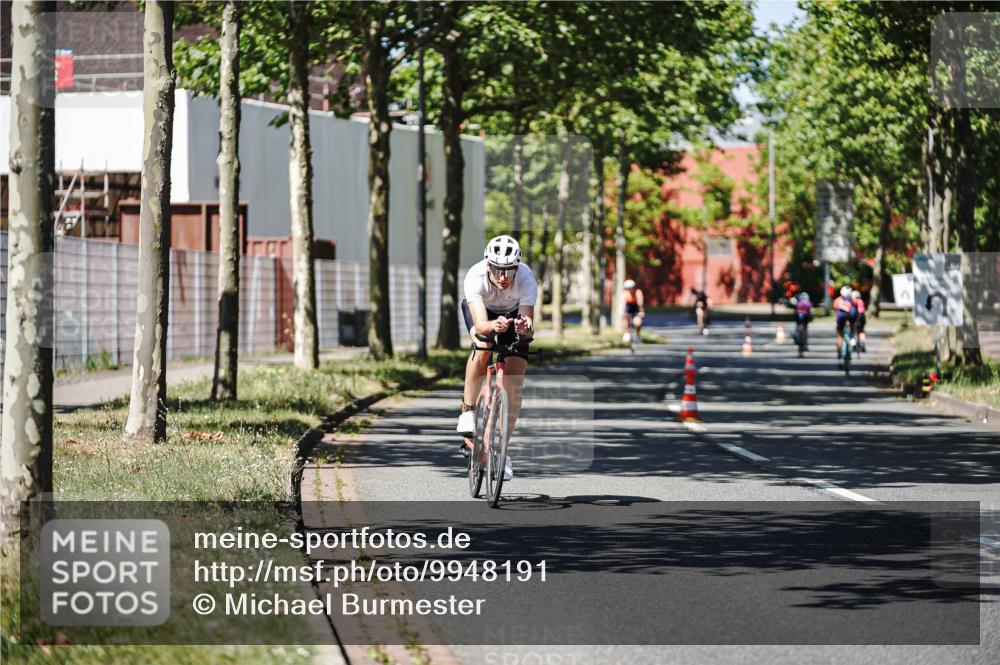 09.08.2026 - GEWOBA Citytriathlon Bremen Michael Burmester http://msf.ph/oto/9948191 09.08.2026 12:31:28 Radfahren 561, 589, 592, 606, 646, 686, 793, 909, 1101, 1150 meine-sportfotos.de