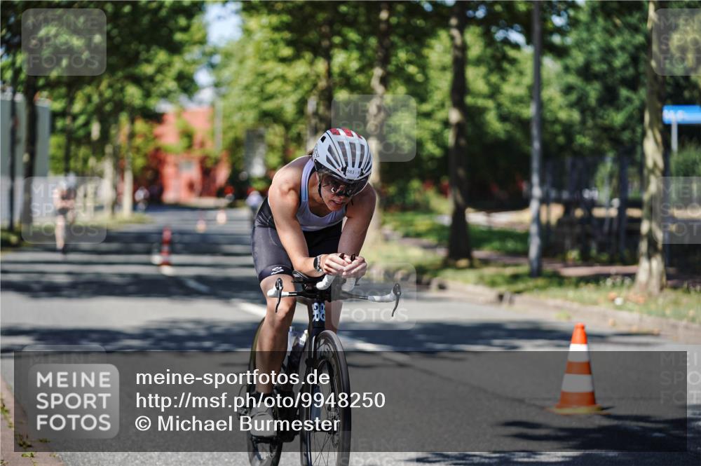 09.08.2026 - GEWOBA Citytriathlon Bremen Michael Burmester http://msf.ph/oto/9948250 09.08.2026 12:32:35 Radfahren 590, 594, 680, 874, 983, 1006, 1008 meine-sportfotos.de