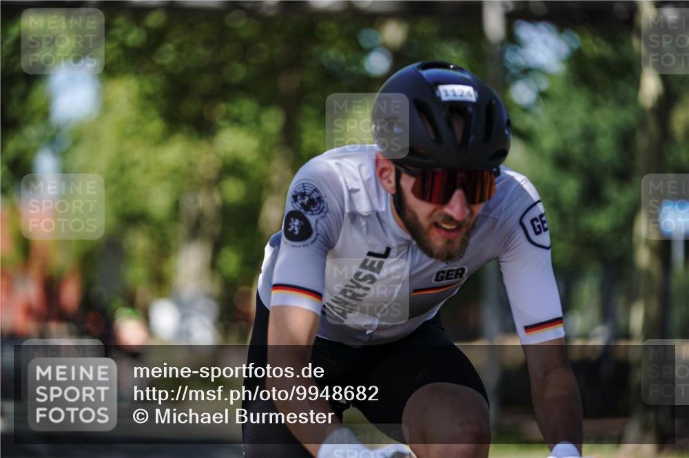 09.08.2026 - GEWOBA Citytriathlon Bremen Michael Burmester http://msf.ph/oto/9948682 09.08.2026 12:39:04 Radfahren 694, 759, 770, 776, 902, 931, 1124 meine-sportfotos.de