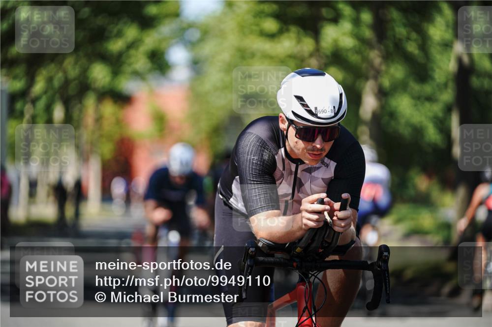 09.08.2026 - GEWOBA Citytriathlon Bremen Michael Burmester http://msf.ph/oto/9949110 09.08.2026 12:45:08 Radfahren 549, 556, 597, 607, 610, 631, 666, 676, 690, 813, 831, 843, 853, 862, 985, 1128 meine-sportfotos.de