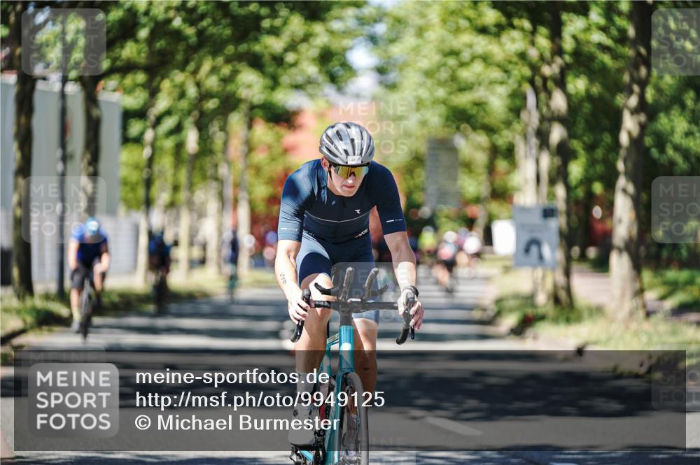 09.08.2026 - GEWOBA Citytriathlon Bremen Michael Burmester http://msf.ph/oto/9949125 09.08.2026 12:45:14 Radfahren 549, 556, 597, 610, 631, 676, 690, 738, 843, 853, 862, 878, 997, 1001, 1128, 1157 meine-sportfotos.de