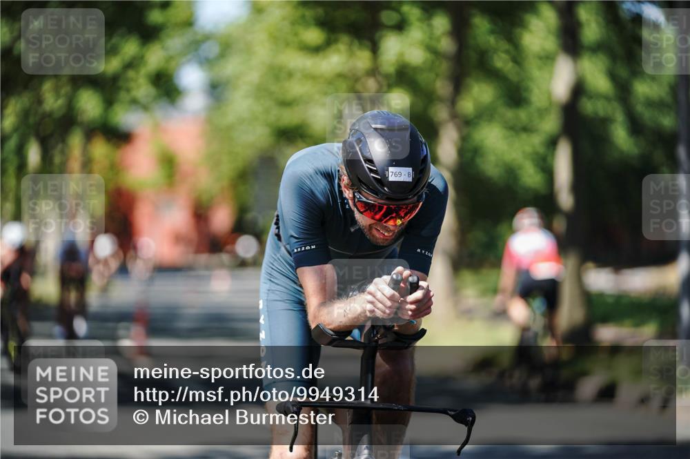 09.08.2026 - GEWOBA Citytriathlon Bremen Michael Burmester http://msf.ph/oto/9949314 09.08.2026 12:48:29 Radfahren 561, 605, 613, 645, 677, 769, 795, 822 meine-sportfotos.de