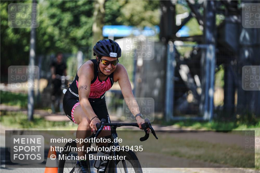 09.08.2026 - GEWOBA Citytriathlon Bremen Michael Burmester http://msf.ph/oto/9949435 09.08.2026 12:50:18 Radfahren 557, 589, 875, 947, 964, 1145 meine-sportfotos.de