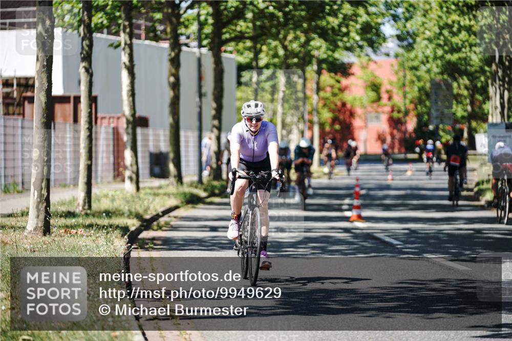09.08.2026 - GEWOBA Citytriathlon Bremen Michael Burmester http://msf.ph/oto/9949629 09.08.2026 12:55:26 Radfahren 705, 789, 918, 930, 938, 960, 1111, 1131, 1147 meine-sportfotos.de