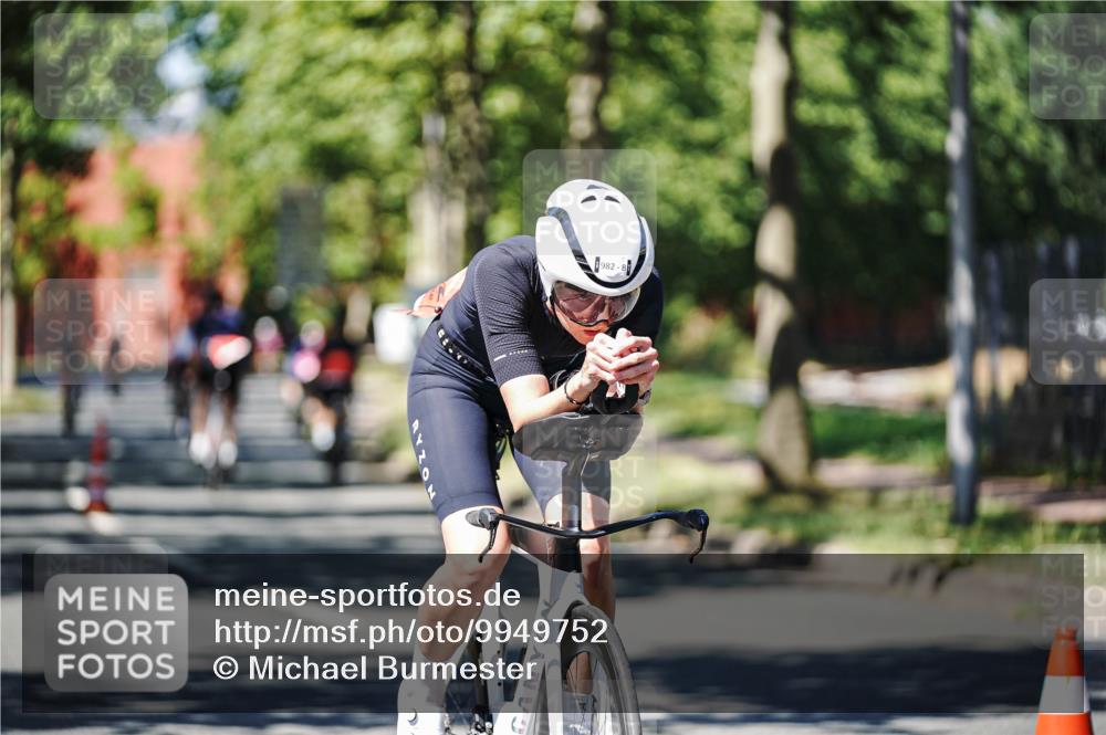 09.08.2026 - GEWOBA Citytriathlon Bremen Michael Burmester http://msf.ph/oto/9949752 09.08.2026 12:57:22 Radfahren 586, 603, 702, 806, 834, 838, 858, 886, 972, 982 meine-sportfotos.de