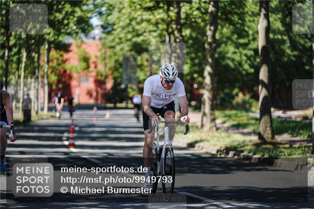 09.08.2026 - GEWOBA Citytriathlon Bremen Michael Burmester http://msf.ph/oto/9949793 09.08.2026 12:57:58 Radfahren 548, 602, 625, 707, 711, 718, 809, 919, 931, 943, 954, 998, 1003, 1121, 1136 meine-sportfotos.de