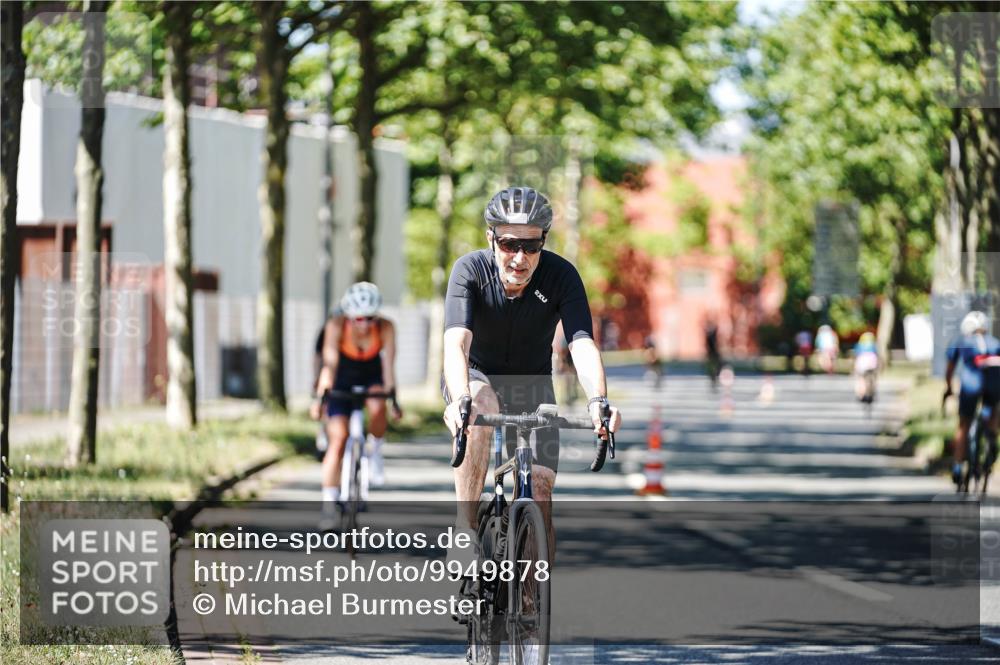 09.08.2026 - GEWOBA Citytriathlon Bremen Michael Burmester http://msf.ph/oto/9949878 09.08.2026 12:59:49 Radfahren 543, 712, 800, 817, 923, 942, 951, 956 meine-sportfotos.de