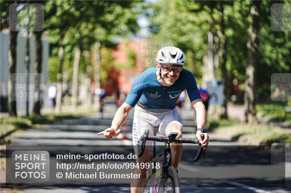 09.08.2026 - GEWOBA Citytriathlon Bremen Michael Burmester http://msf.ph/oto/9949918 09.08.2026 13:00:24 Radfahren 621, 660, 661, 753, 1010, 1128 meine-sportfotos.de