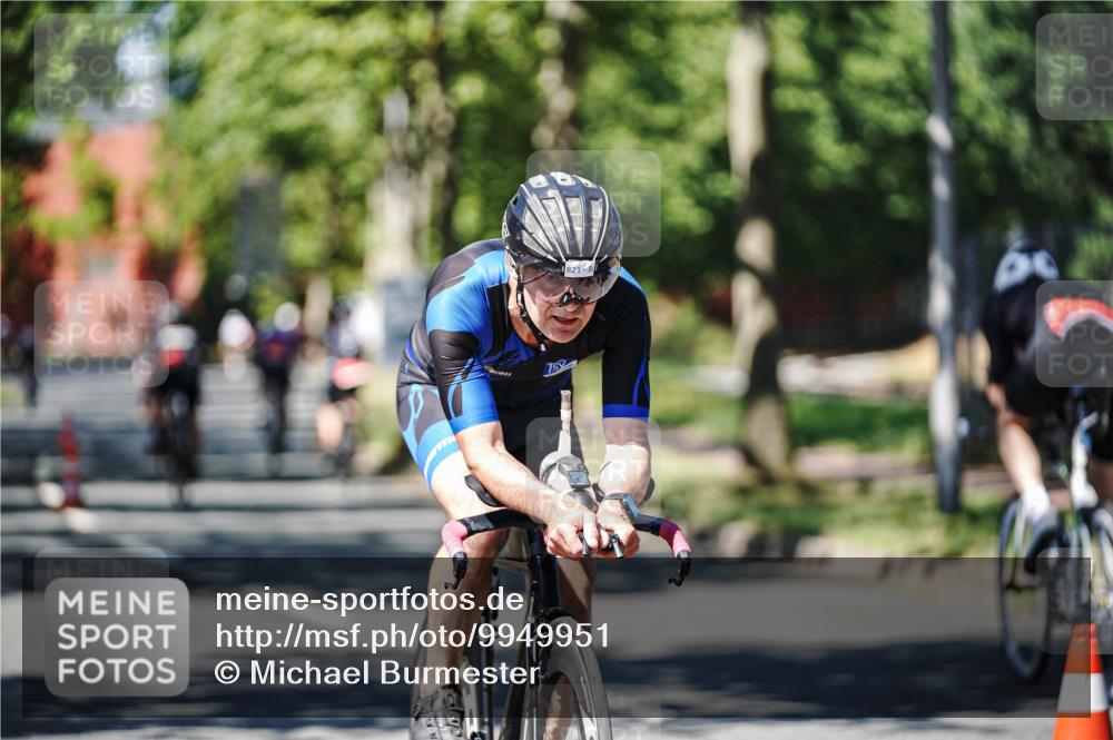 09.08.2026 - GEWOBA Citytriathlon Bremen Michael Burmester http://msf.ph/oto/9949951 09.08.2026 13:00:51 Radfahren 870, 933, 940, 989, 1004, 1104, 1107 meine-sportfotos.de