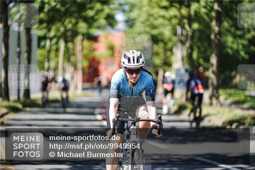 09.08.2026 - GEWOBA Citytriathlon Bremen Michael Burmester http://msf.ph/oto/9949954 09.08.2026 13:01:00 Radfahren 558, 644, 785, 843, 944, 1004, 1107 meine-sportfotos.de