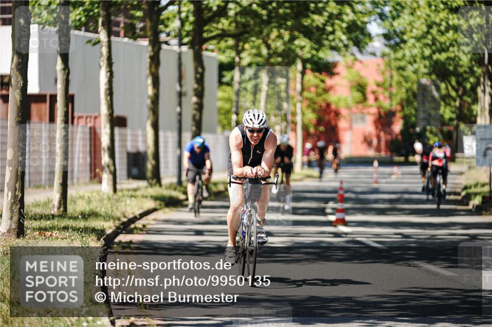 09.08.2026 - GEWOBA Citytriathlon Bremen Michael Burmester http://msf.ph/oto/9950135 09.08.2026 13:03:36 Radfahren 575, 591, 616, 721, 735, 793, 835, 885, 945, 1106, 1122 meine-sportfotos.de