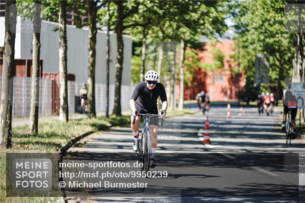 09.08.2026 - GEWOBA Citytriathlon Bremen Michael Burmester http://msf.ph/oto/9950239 09.08.2026 13:05:34 Radfahren 613, 642 meine-sportfotos.de