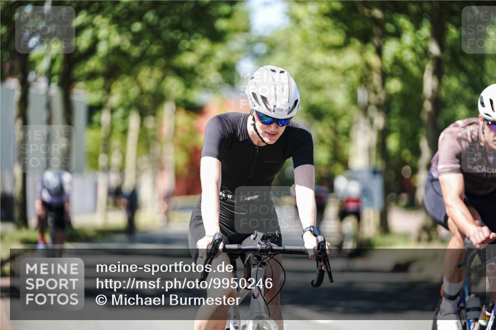 09.08.2026 - GEWOBA Citytriathlon Bremen Michael Burmester http://msf.ph/oto/9950246 09.08.2026 13:05:44 Radfahren 561, 593, 642, 958, 1116, 1145 meine-sportfotos.de