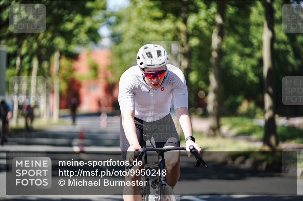 09.08.2026 - GEWOBA Citytriathlon Bremen Michael Burmester http://msf.ph/oto/9950248 09.08.2026 13:05:47 Radfahren 561, 593, 618, 642, 958, 1116, 1145 meine-sportfotos.de