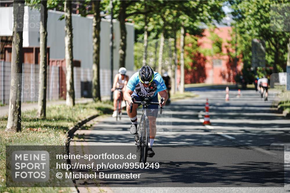 09.08.2026 - GEWOBA Citytriathlon Bremen Michael Burmester http://msf.ph/oto/9950249 09.08.2026 13:05:49 Radfahren 561, 593, 618, 913, 958, 1116, 1145 meine-sportfotos.de