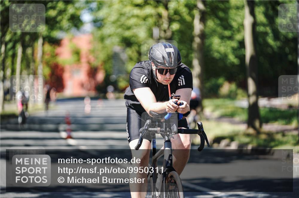 09.08.2026 - GEWOBA Citytriathlon Bremen Michael Burmester http://msf.ph/oto/9950311 09.08.2026 13:06:56 Radfahren 563, 719, 784, 874, 924, 983, 1008 meine-sportfotos.de