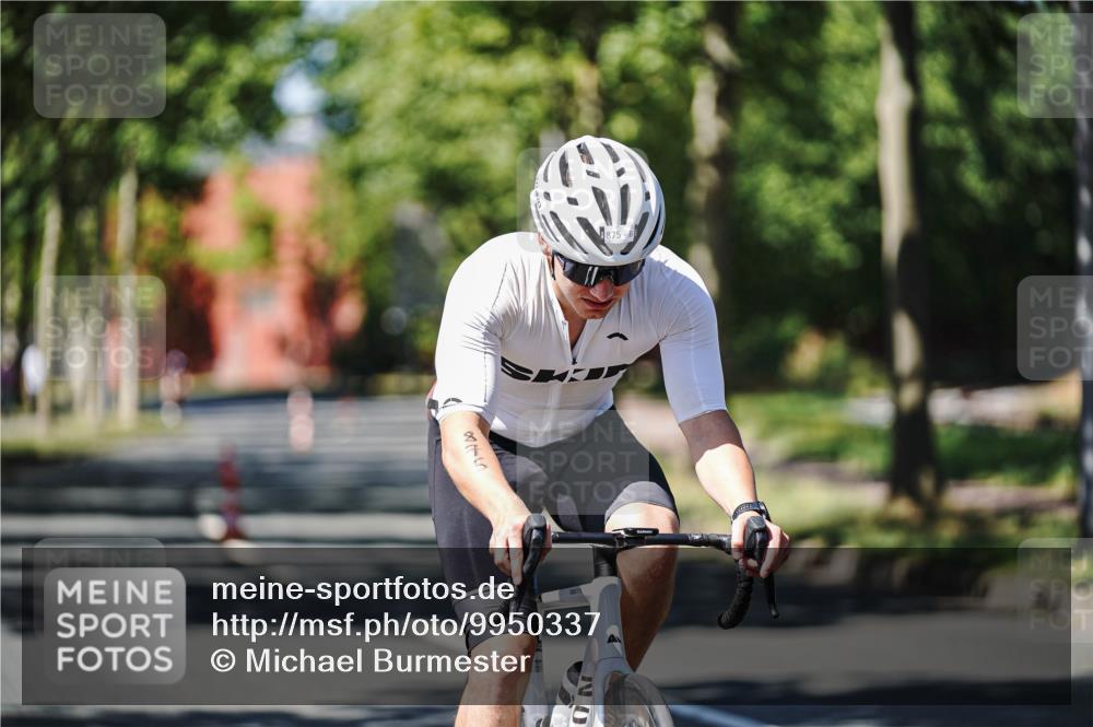 09.08.2026 - GEWOBA Citytriathlon Bremen Michael Burmester http://msf.ph/oto/9950337 09.08.2026 13:07:37 Radfahren 875, 959, 1149, 1158 meine-sportfotos.de