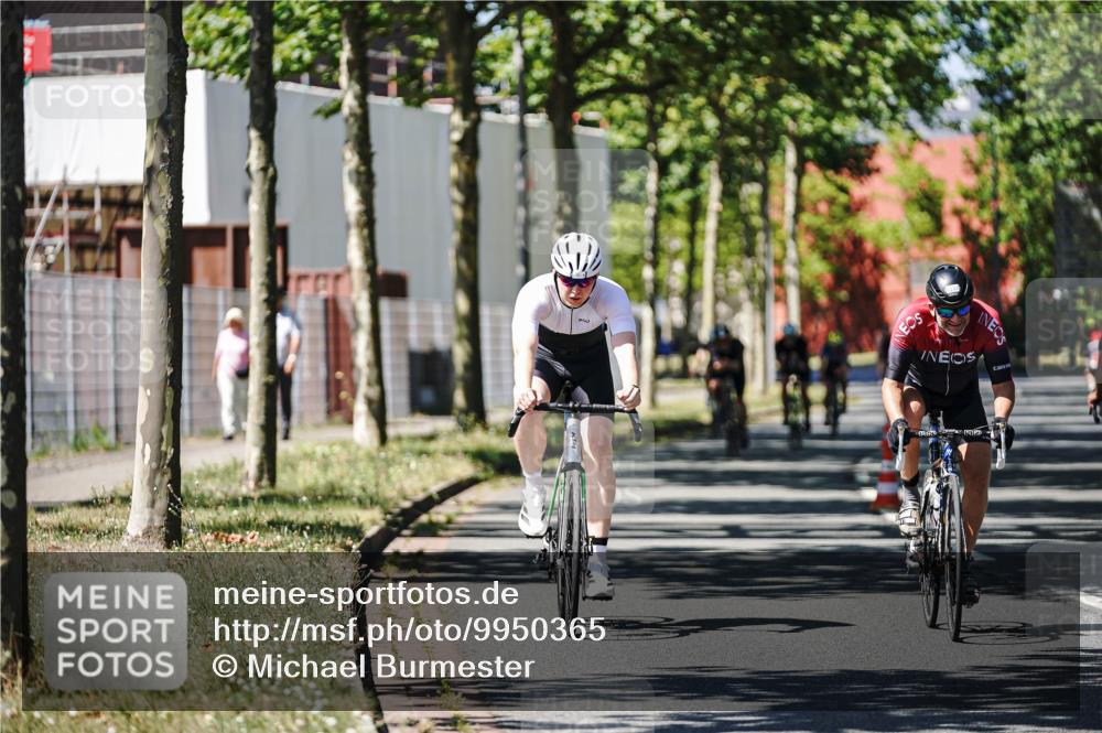 09.08.2026 - GEWOBA Citytriathlon Bremen Michael Burmester http://msf.ph/oto/9950365 09.08.2026 13:08:27 Radfahren 730, 820, 879, 899, 904, 979, 1016, 1137 meine-sportfotos.de