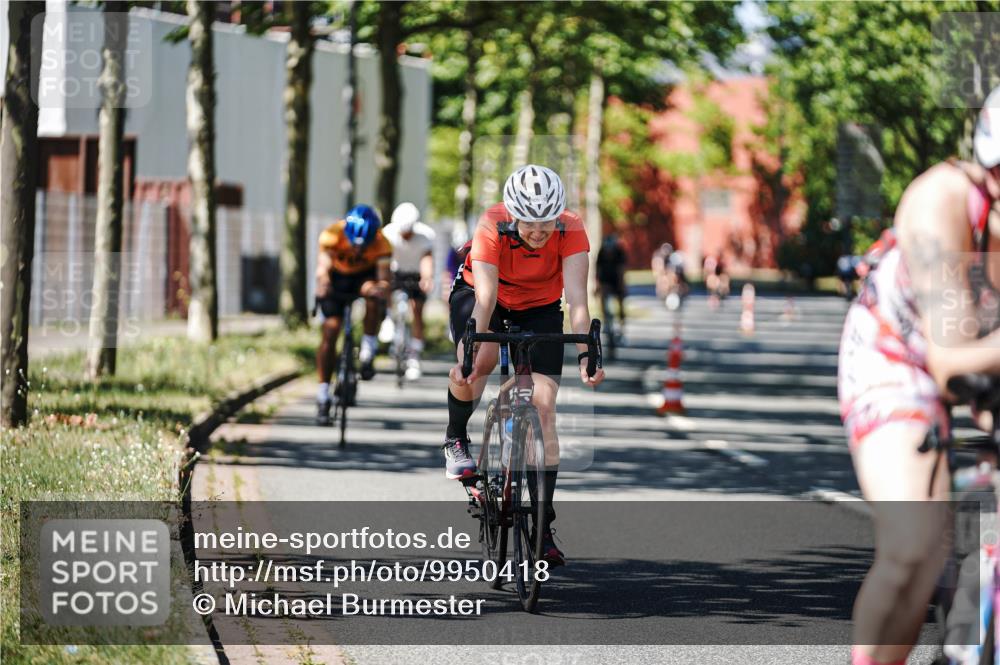 09.08.2026 - GEWOBA Citytriathlon Bremen Michael Burmester http://msf.ph/oto/9950418 09.08.2026 13:09:35 Radfahren 585, 826, 877, 905, 946, 999, 1114, 1129, 1141 meine-sportfotos.de