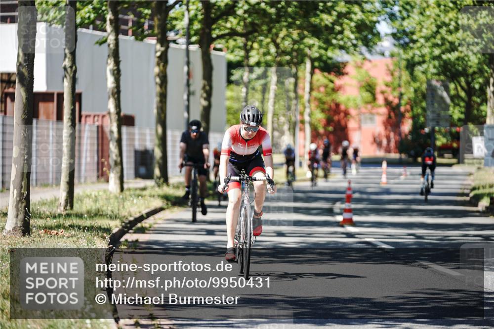 09.08.2026 - GEWOBA Citytriathlon Bremen Michael Burmester http://msf.ph/oto/9950431 09.08.2026 13:09:45 Radfahren 822, 877, 914, 946, 947, 963, 1009, 1013, 1129, 1141 meine-sportfotos.de