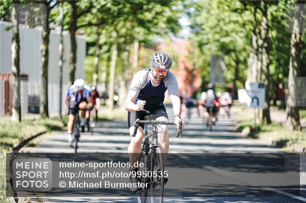 09.08.2026 - GEWOBA Citytriathlon Bremen Michael Burmester http://msf.ph/oto/9950535 09.08.2026 13:11:46 Radfahren 582, 609, 726, 855, 867, 990, 1119 meine-sportfotos.de