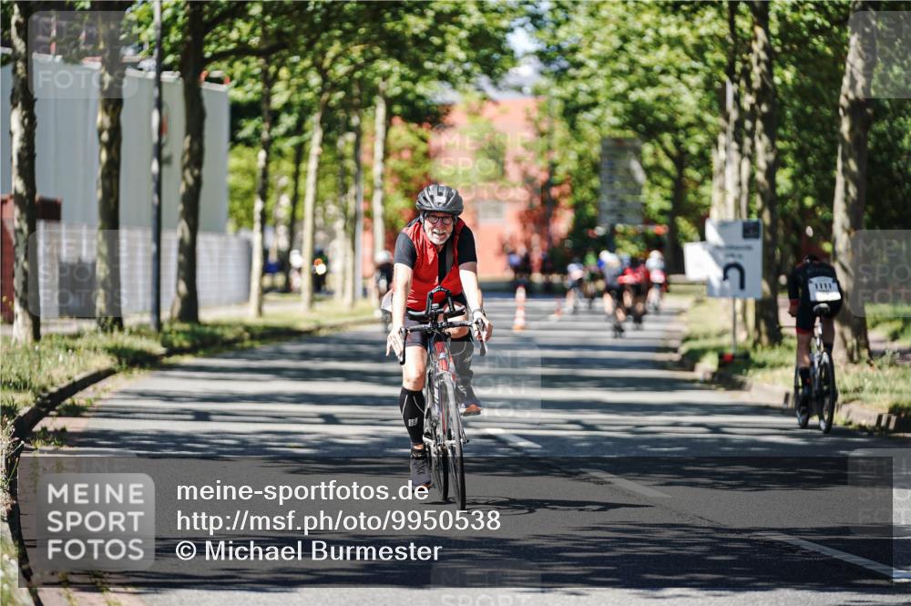 09.08.2026 - GEWOBA Citytriathlon Bremen Michael Burmester http://msf.ph/oto/9950538 09.08.2026 13:11:49 Radfahren 582, 609, 726, 855, 867, 990, 1119 meine-sportfotos.de