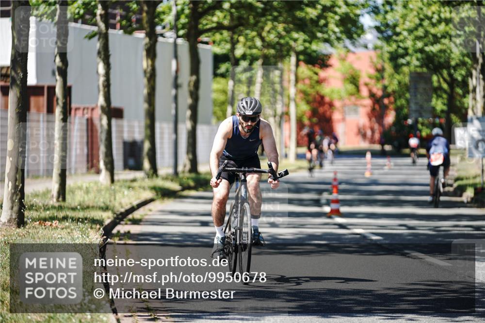 09.08.2026 - GEWOBA Citytriathlon Bremen Michael Burmester http://msf.ph/oto/9950678 09.08.2026 13:15:16 Radfahren 565, 762, 834, 948, 1126, 1136 meine-sportfotos.de