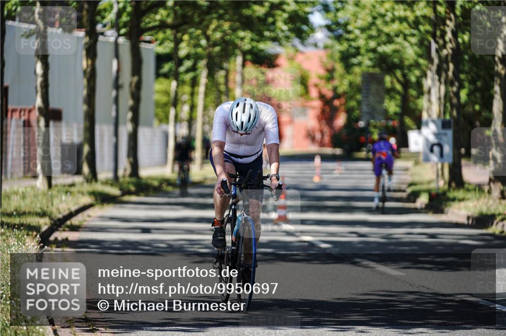 09.08.2026 - GEWOBA Citytriathlon Bremen Michael Burmester http://msf.ph/oto/9950697 09.08.2026 13:15:35 Radfahren 673, 727, 844, 888, 918, 1113 meine-sportfotos.de