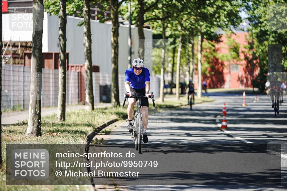 09.08.2026 - GEWOBA Citytriathlon Bremen Michael Burmester http://msf.ph/oto/9950749 09.08.2026 13:17:07 Radfahren 564, 603, 942, 1101 meine-sportfotos.de