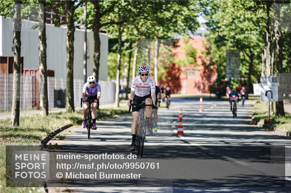 09.08.2026 - GEWOBA Citytriathlon Bremen Michael Burmester http://msf.ph/oto/9950761 09.08.2026 13:17:39 Radfahren 930, 968, 1003, 1132 meine-sportfotos.de