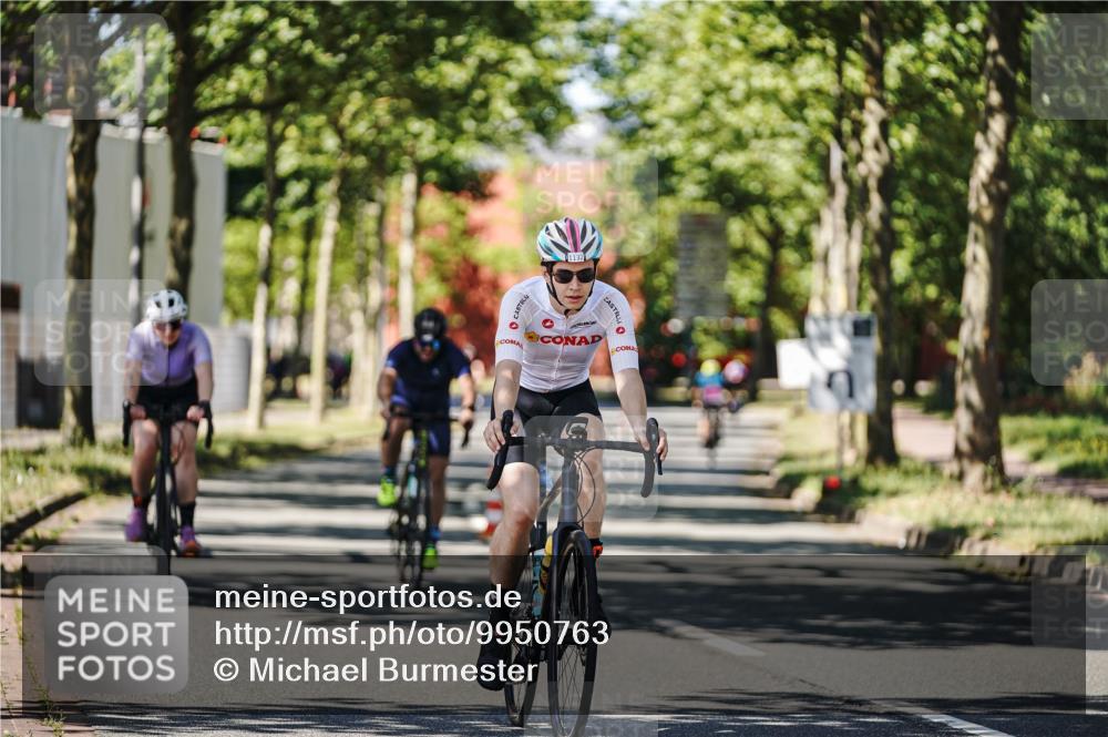 09.08.2026 - GEWOBA Citytriathlon Bremen Michael Burmester http://msf.ph/oto/9950763 09.08.2026 13:17:40 Radfahren 930, 968, 1003, 1132 meine-sportfotos.de
