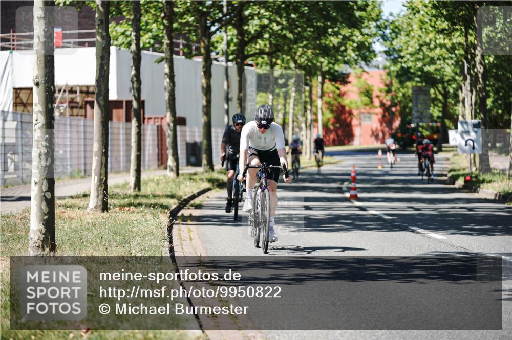 09.08.2026 - GEWOBA Citytriathlon Bremen Michael Burmester http://msf.ph/oto/9950822 09.08.2026 13:19:36 Radfahren 693, 785, 813, 944, 1014, 1107 meine-sportfotos.de