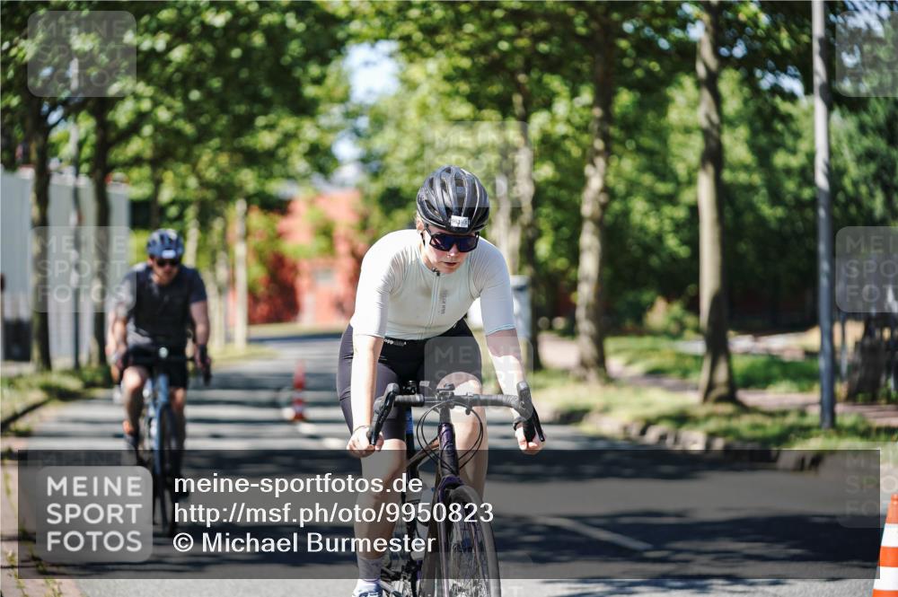 09.08.2026 - GEWOBA Citytriathlon Bremen Michael Burmester http://msf.ph/oto/9950823 09.08.2026 13:19:37 Radfahren 693, 785, 813, 944, 1014, 1107 meine-sportfotos.de