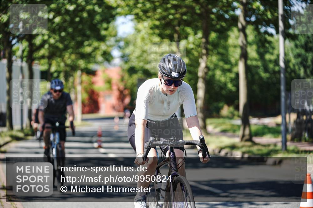 09.08.2026 - GEWOBA Citytriathlon Bremen Michael Burmester http://msf.ph/oto/9950824 09.08.2026 13:19:37 Radfahren 693, 785, 813, 944, 1014, 1107 meine-sportfotos.de