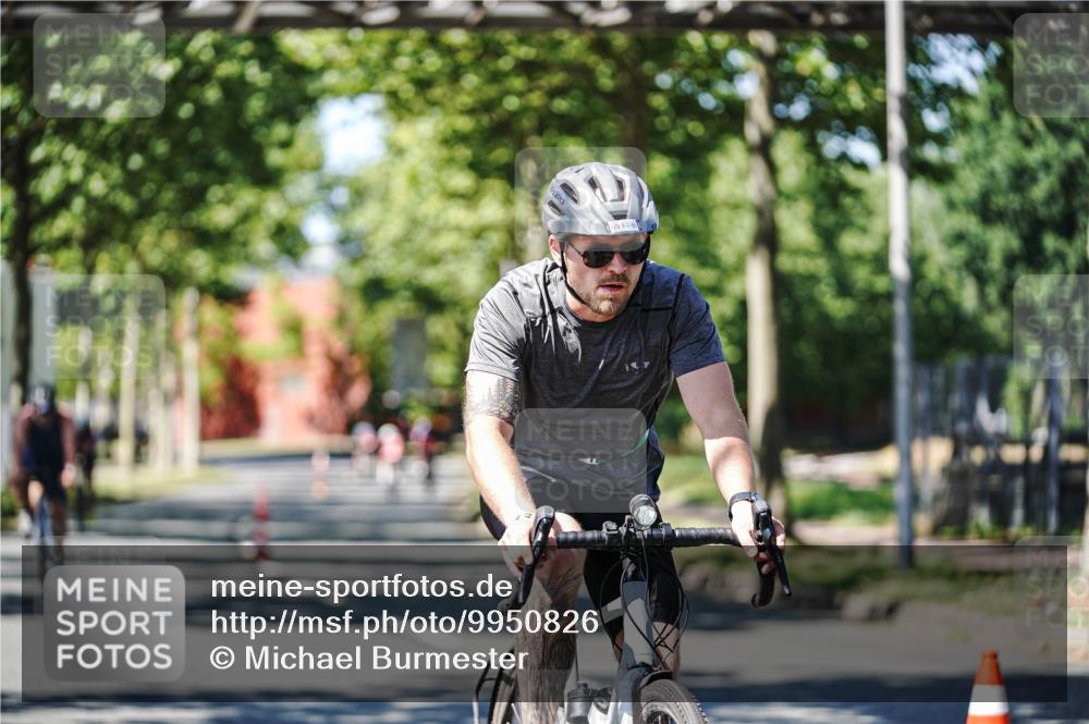 09.08.2026 - GEWOBA Citytriathlon Bremen Michael Burmester http://msf.ph/oto/9950826 09.08.2026 13:19:38 Radfahren 693, 785, 813, 944, 1014, 1107 meine-sportfotos.de