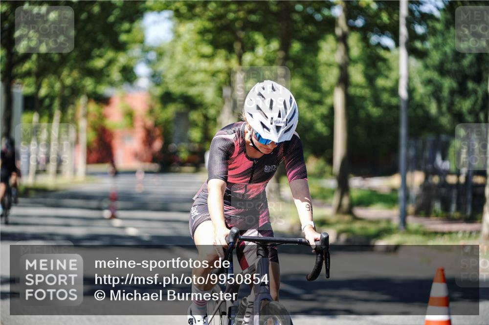 09.08.2026 - GEWOBA Citytriathlon Bremen Michael Burmester http://msf.ph/oto/9950854 09.08.2026 13:20:21 Radfahren 859, 933, 943, 991, 1140 meine-sportfotos.de