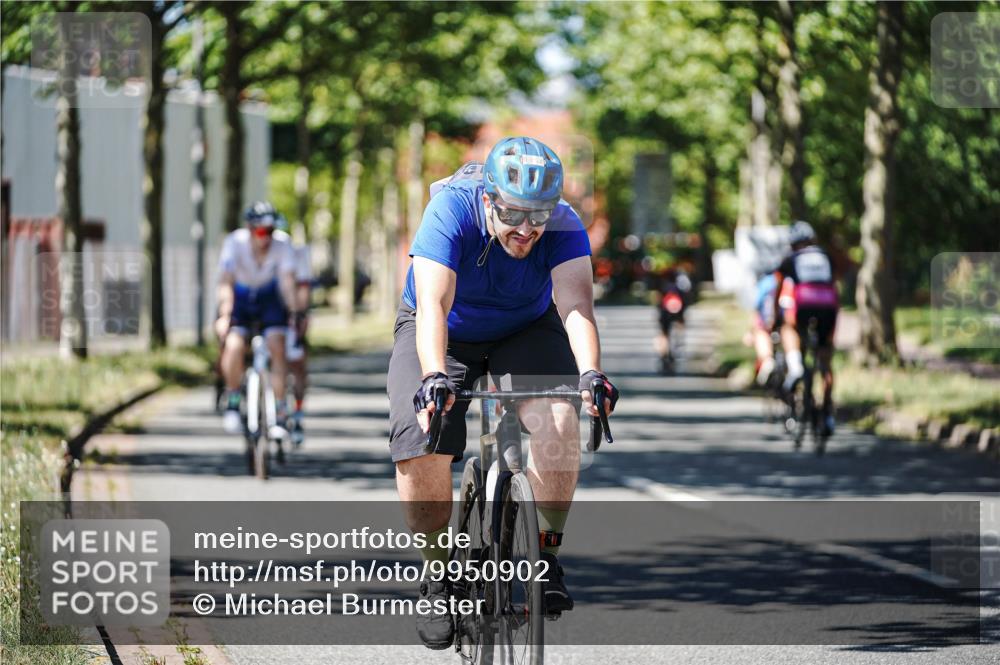 09.08.2026 - GEWOBA Citytriathlon Bremen Michael Burmester http://msf.ph/oto/9950902 09.08.2026 13:22:36 Radfahren 731, 890, 1157 meine-sportfotos.de