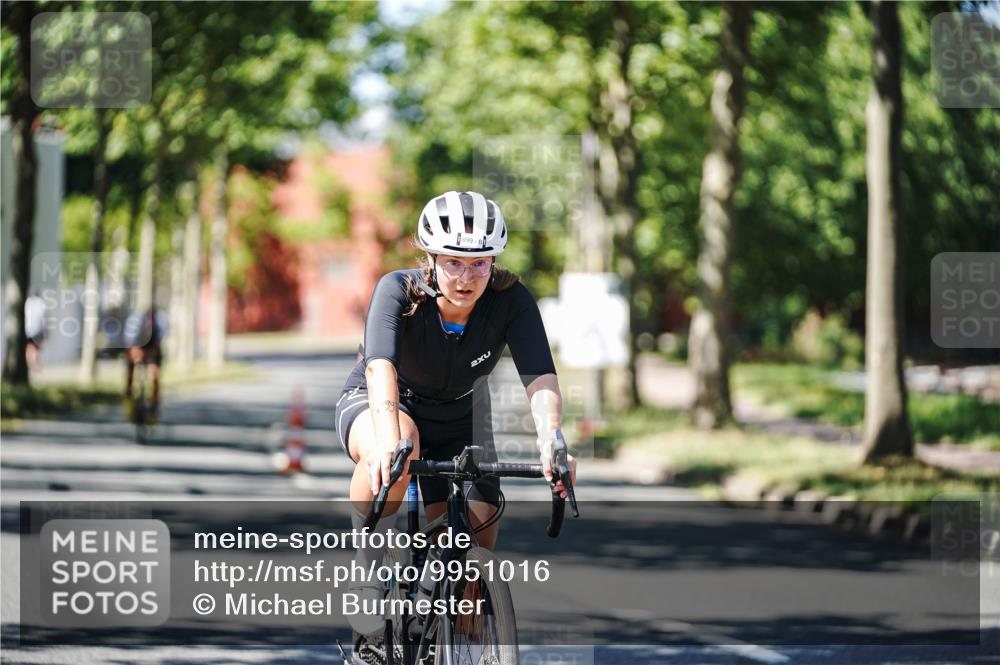 09.08.2026 - GEWOBA Citytriathlon Bremen Michael Burmester http://msf.ph/oto/9951016 09.08.2026 13:31:26 Radfahren 899, 1012 meine-sportfotos.de