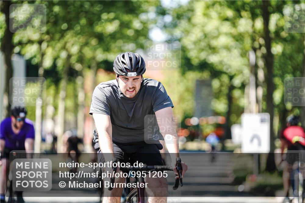 09.08.2026 - GEWOBA Citytriathlon Bremen Michael Burmester http://msf.ph/oto/9951205 09.08.2026 14:11:14 Radfahren 11, 13, 26, 33, 41, 67, 68, 79, 84, 85, 109, 113, 117, 129, 139, 144, 150 meine-sportfotos.de