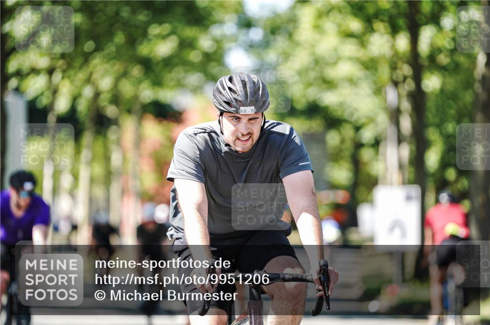 09.08.2026 - GEWOBA Citytriathlon Bremen Michael Burmester http://msf.ph/oto/9951206 09.08.2026 14:11:14 Radfahren 11, 13, 26, 33, 41, 67, 68, 79, 84, 85, 109, 113, 117, 129, 139, 144, 150 meine-sportfotos.de