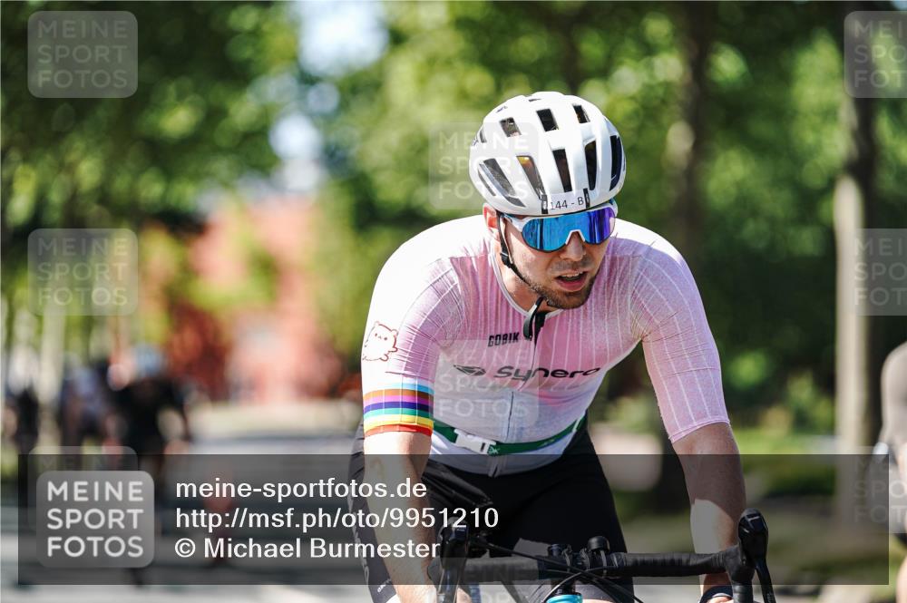 09.08.2026 - GEWOBA Citytriathlon Bremen Michael Burmester http://msf.ph/oto/9951210 09.08.2026 14:11:16 Radfahren 11, 13, 26, 33, 41, 68, 79, 84, 85, 109, 113, 117, 129, 139, 143, 144, 150 meine-sportfotos.de