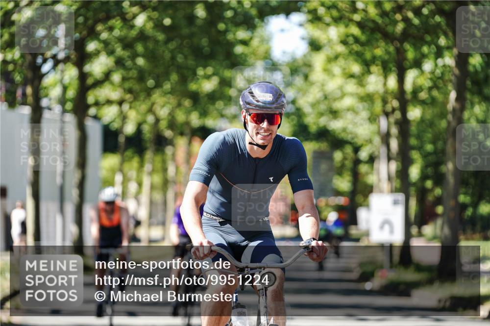 09.08.2026 - GEWOBA Citytriathlon Bremen Michael Burmester http://msf.ph/oto/9951224 09.08.2026 14:11:29 Radfahren 11, 13, 26, 76, 79, 84, 85, 92, 114, 117, 128, 129, 143, 150, 155 meine-sportfotos.de