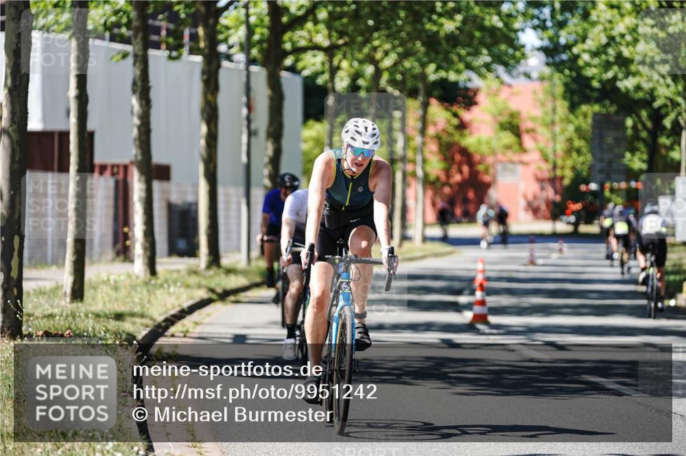 09.08.2026 - GEWOBA Citytriathlon Bremen Michael Burmester http://msf.ph/oto/9951242 09.08.2026 14:12:08 Radfahren 44, 60, 70, 350 meine-sportfotos.de