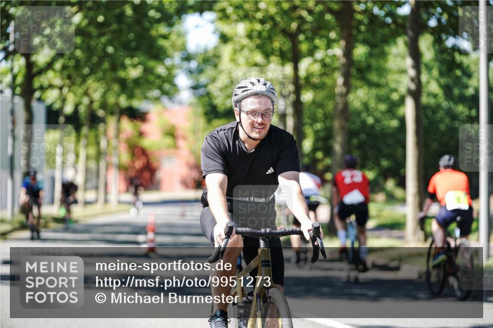 09.08.2026 - GEWOBA Citytriathlon Bremen Michael Burmester http://msf.ph/oto/9951273 09.08.2026 14:12:51 Radfahren 21, 22, 24, 83, 134, 148, 159, 294 meine-sportfotos.de