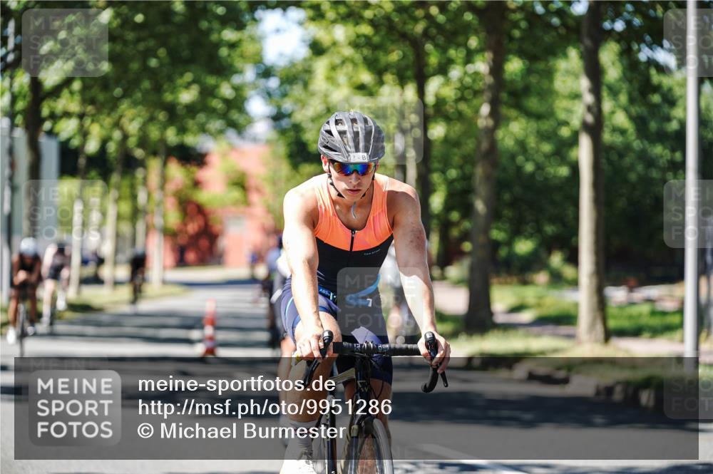 09.08.2026 - GEWOBA Citytriathlon Bremen Michael Burmester http://msf.ph/oto/9951286 09.08.2026 14:13:07 Radfahren 2, 21, 24, 38, 54, 82, 83, 279, 304 meine-sportfotos.de